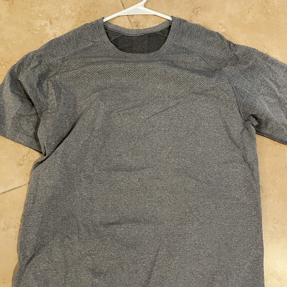 Lululemon metal vent tech short sleeve size large